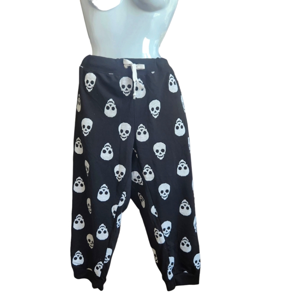 Coco-Limon Capri Joggers-Plus Size-Black & White Skull Print-Mall Goth-Comfy 3X